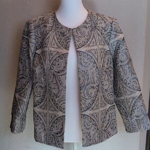 Chico's Size 0. Elegant Gray Patterned Jacket